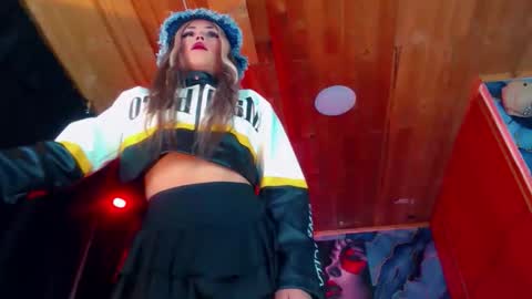 Snapshot of sara_buck chatting on April 14, 6:19 am sara_buck online show from April 14, 6:19 am