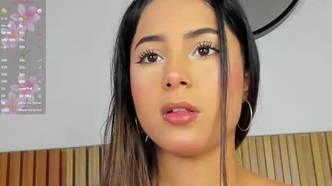 Sara online show from December 7, 3:19 pm