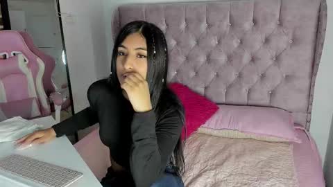 Sara online show from November 25, 2:50 pm