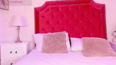 Snapshot of sara_collinss__ chatting on October 14, 11:33 am SARA online show from October 14, 11:33 am