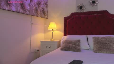 Snapshot of sara_collinss__ chatting on October 16, 11:22 am SARA online show from October 16, 11:22 am