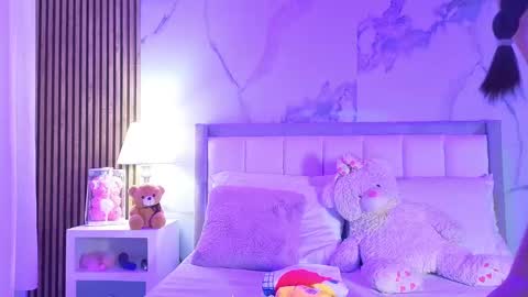 Snapshot of sara_collinss__ chatting on November 9, 11:30 am SARA online show from November 9, 11:30 am