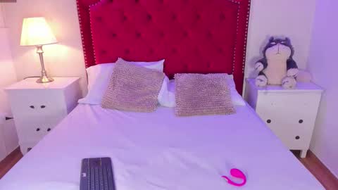 Snapshot of sara_collinss__ chatting on November 10, 11:31 am SARA online show from November 10, 11:31 am