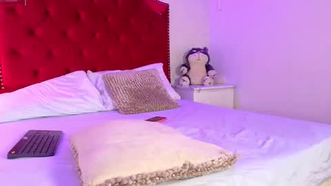 Snapshot of sara_collinss__ chatting on November 15, 11:40 am SARA online show from November 15, 11:40 am