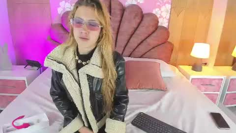 sara_colyn online show from June 14, 12:40 pm
