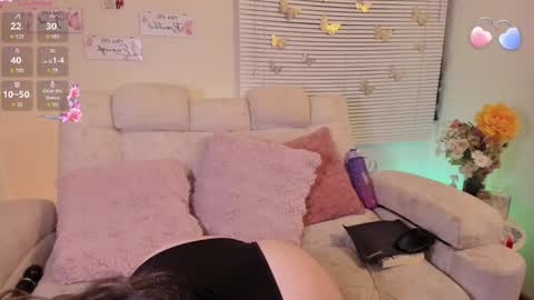 Sara Crowe online show from February 15, 7:27 am