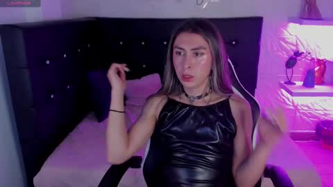 Sara Davina online show from January 4, 2:35 am