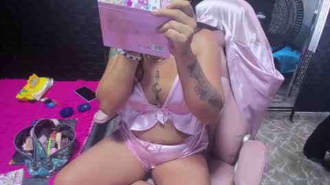 Snapshot of sara_hot_2 chatting on April 17, 12:08 pm no limits sarah online show from April 17, 12:08 pm