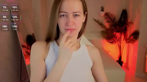 Snapshot of sara_hwan chatting on March 22, 1:20 am sara_hwan online show from March 22, 1:20 am