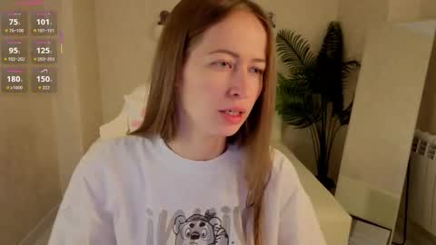 Snapshot of sara_hwan chatting on March 24, 1:32 am sara_hwan online show from March 24, 1:32 am