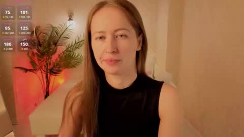 Snapshot of sara_hwan chatting on March 28, 1:38 am sara_hwan online show from March 28, 1:38 am