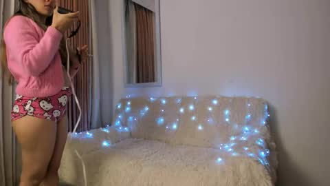 sara_kaii online show from May 14, 6:04 pm