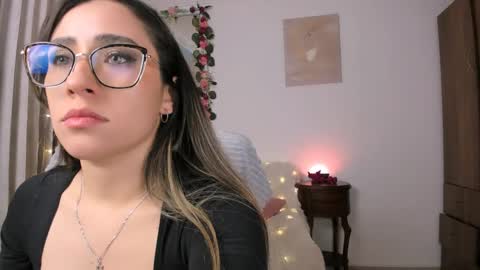 sara_kaii online show from May 18, 8:25 pm