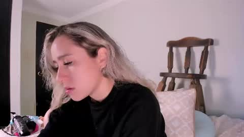 sara_kaii online show from June 12, 9:46 pm