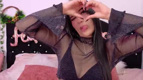 Snapshot of sara_kurt chatting on December 4, 3:32 pm Sara online show from December 4, 3:32 pm