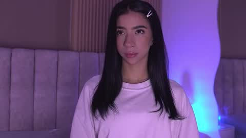 sara_lopee1 online show from March 3, 12:00 pm