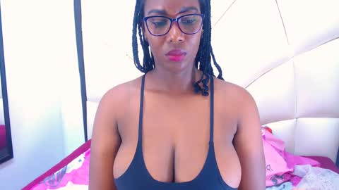 Snapshot of sara_marks chatting on December 26, 3:20 pm S A R A online show from December 26, 3:20 pm