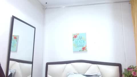 Snapshot of sara_marks chatting on October 1, 11:16 am S A R A online show from October 1, 11:16 am