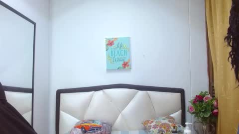 Snapshot of sara_marks chatting on October 6, 11:40 am S A R A online show from October 6, 11:40 am