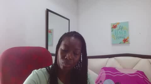 Snapshot of sara_marks chatting on October 29, 11:23 am S A R A online show from October 29, 11:23 am