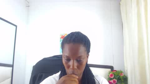 Snapshot of sara_marks chatting on November 4, 11:20 am S A R A online show from November 4, 11:20 am