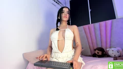 Sara  online show from June 7, 2:05 am