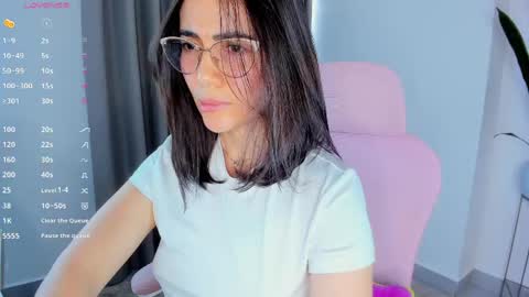 Snapshot of sara_ospina22 chatting on April 16, 2:51 pm Sara online show from April 16, 2:51 pm