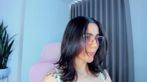 Snapshot of sara_ospina22 chatting on April 30, 8:37 pm Sara online show from April 30, 8:37 pm