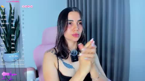 Snapshot of sara_ospina22 chatting on June 23, 1:09 pm Sara online show from June 23, 1:09 pm