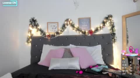 Snapshot of sara_puertaa chatting on December 15, 5:50 pm Sara online show from December 15, 5:50 pm