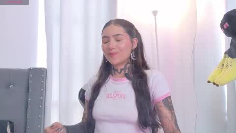 Sara online show from December 2, 6:03 pm