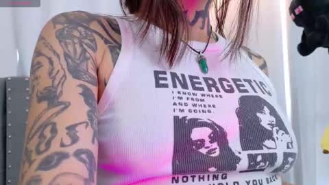 Sara online show from December 3, 6:06 pm