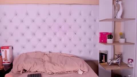 sara_salgado online show from September 29, 11:15 am