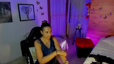 Snapshot of sara_thompson01 chatting on February 27, 2:55 am SARA online show from February 27, 2:55 am