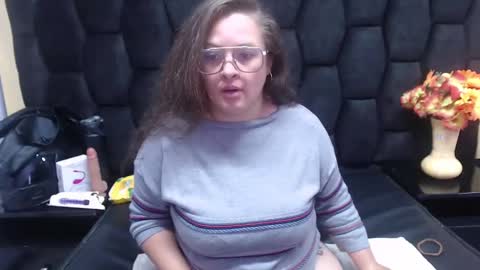 sara_thonson_ online show from December 19, 2:02 pm