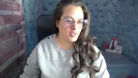 sara_thonson_ online show from September 18, 3:30 am