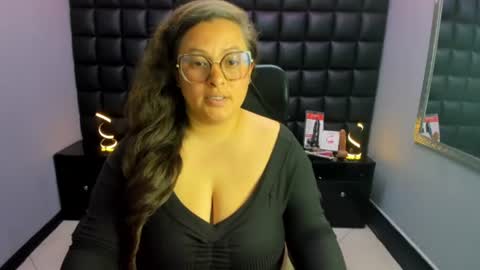 sara_thonson_ online show from June 30, 9:49 pm