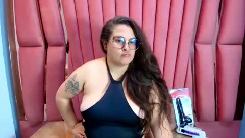 sara_thonson_ online show from July 18, 3:54 am