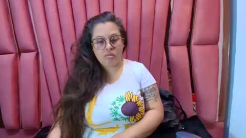 sara_thonson_ online show from July 19, 3:43 am