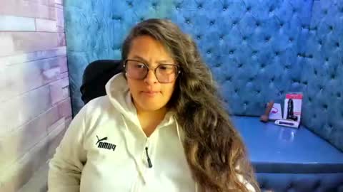 sara_thonson_ online show from July 22, 3:42 am