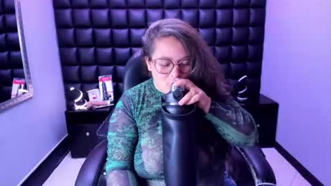 sara_thonson_ online show from July 30, 4:11 am