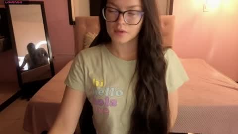 Snapshot of sara_valderrama_ chatting on May 2, 12:21 pm sara_valderrama_ online show from May 2, 12:21 pm