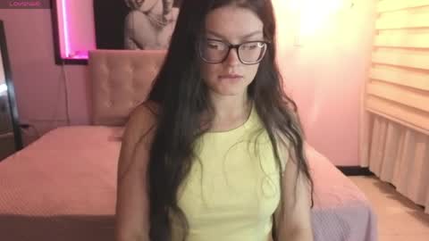 Snapshot of sara_valderrama_ chatting on May 7, 1:38 pm sara_valderrama_ online show from May 7, 1:38 pm