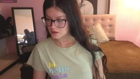 Snapshot of sara_valderrama_ chatting on May 15, 1:51 pm sara_valderrama_ online show from May 15, 1:51 pm