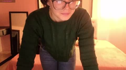 Snapshot of sara_valderrama_ chatting on May 29, 12:25 pm sara_valderrama_ online show from May 29, 12:25 pm