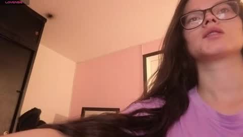 Snapshot of sara_valderrama_ chatting on June 4, 2:12 pm sara_valderrama_ online show from June 4, 2:12 pm