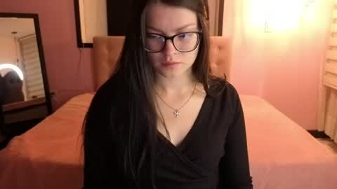 Snapshot of sara_valderrama_ chatting on June 11, 12:36 pm sara_valderrama_ online show from June 11, 12:36 pm