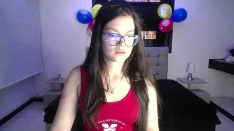 Snapshot of sara_valderrama_ chatting on June 20, 10:51 am sara_valderrama_ online show from June 20, 10:51 am