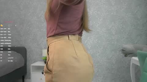 Snapshot of sara_whooops chatting on November 10, 7:13 pm Im Sara online show from November 10, 7:13 pm