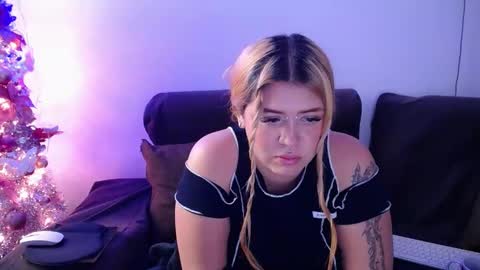 Snapshot of sara_winehouse1 chatting on December 30, 6:16 pm 1 online show from December 30, 6:16 pm